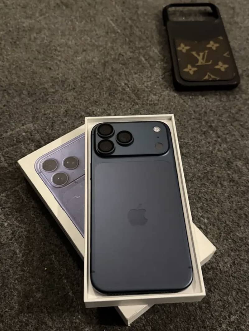 Apple iPhone 17 Pro Max 0