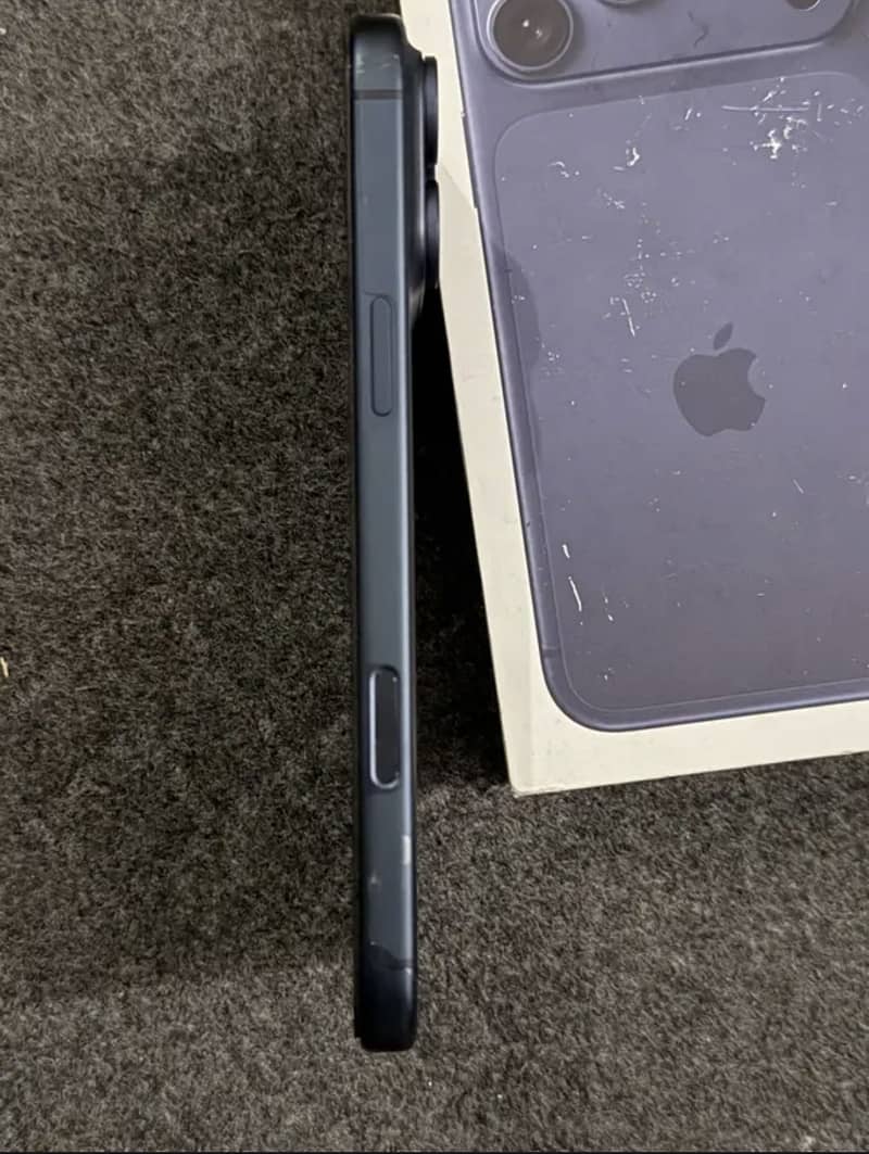 Apple iPhone 17 Pro Max 4