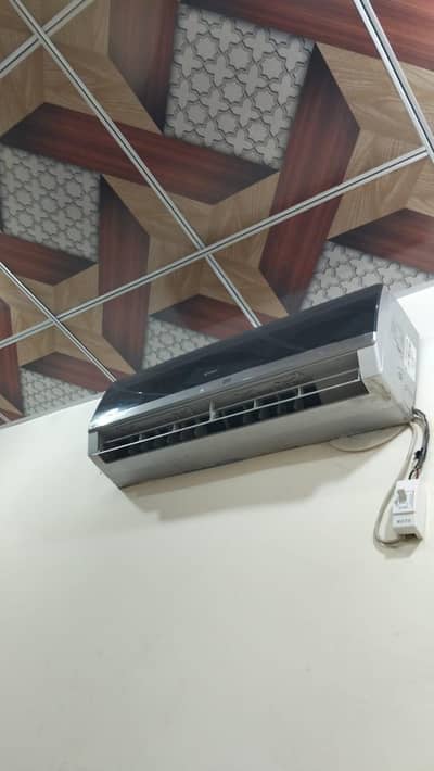 gree ac for sale 1 ton condition 10/8 office ues