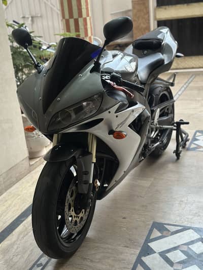 Yamaha r1