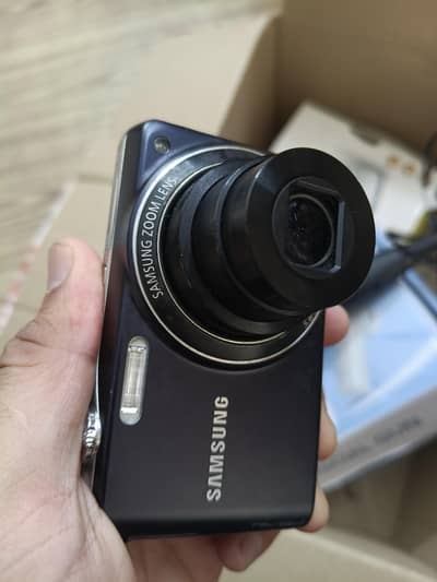 Samsung 14.2 MEGA PIXELS Digital Camera