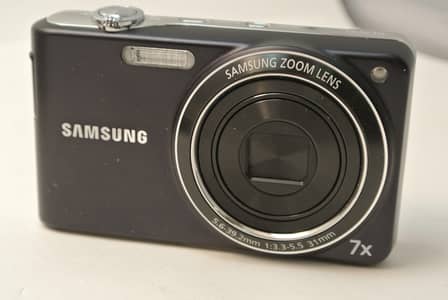 Samsung 14.2 Mega Pixels digital camera