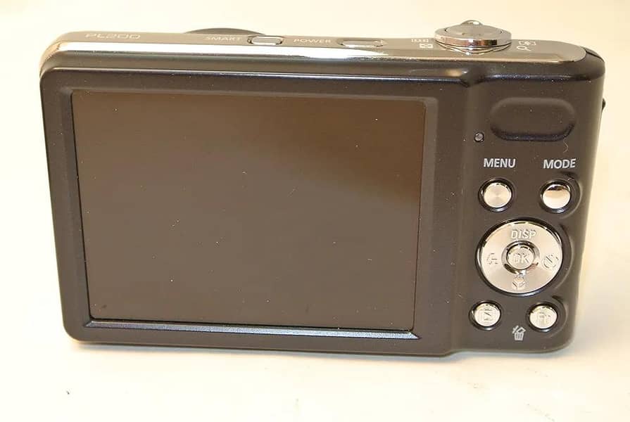 Samsung 14.2 Mega Pixels digital camera 2