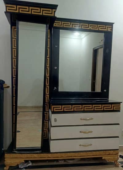 Dressing table with attached side rack