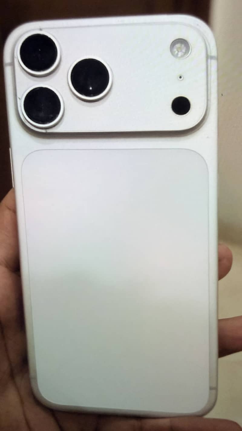 iPhone 17 pro max 1