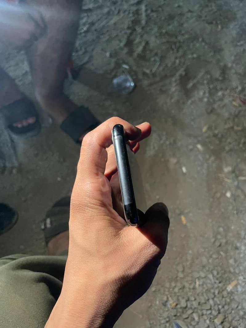 IPHONE 11 PRO 1
