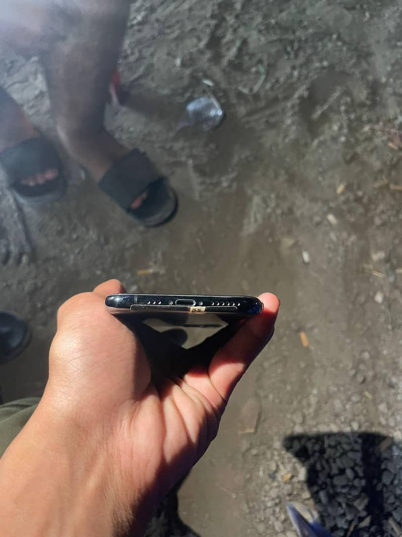 IPHONE 11 PRO 4