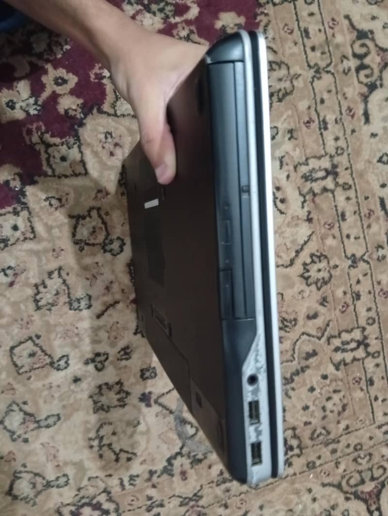 Dell Latitude E6540 4
