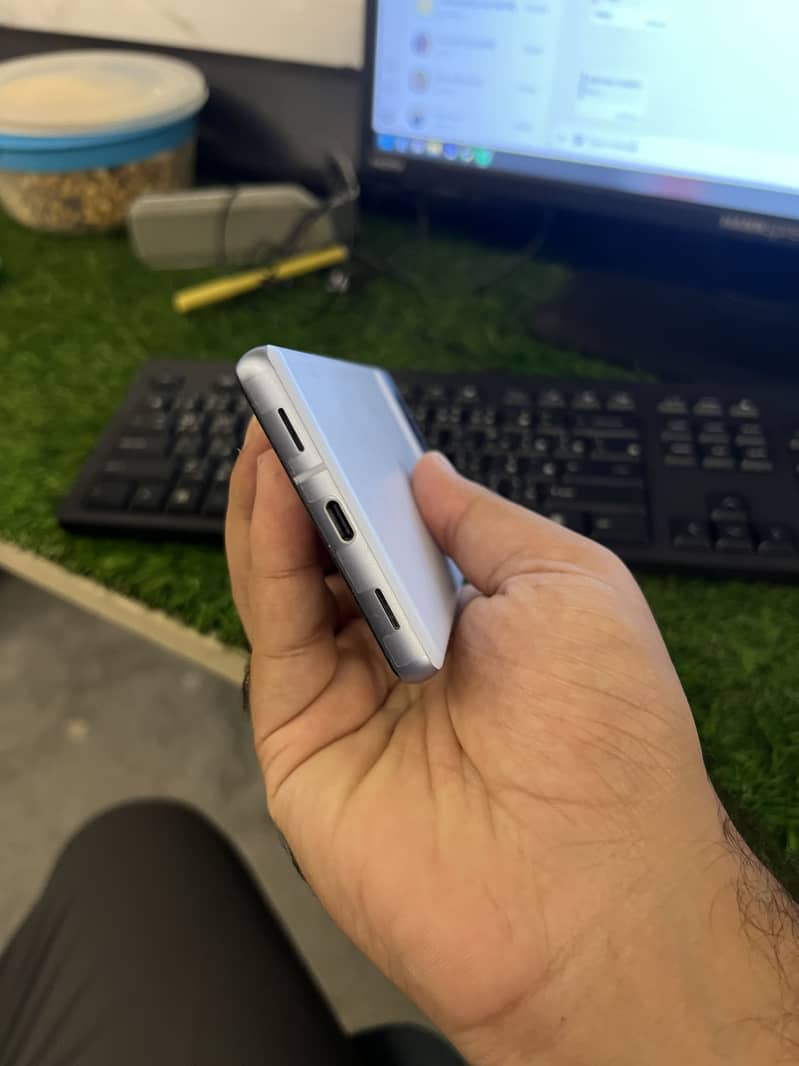 Google Pixel 7a 2