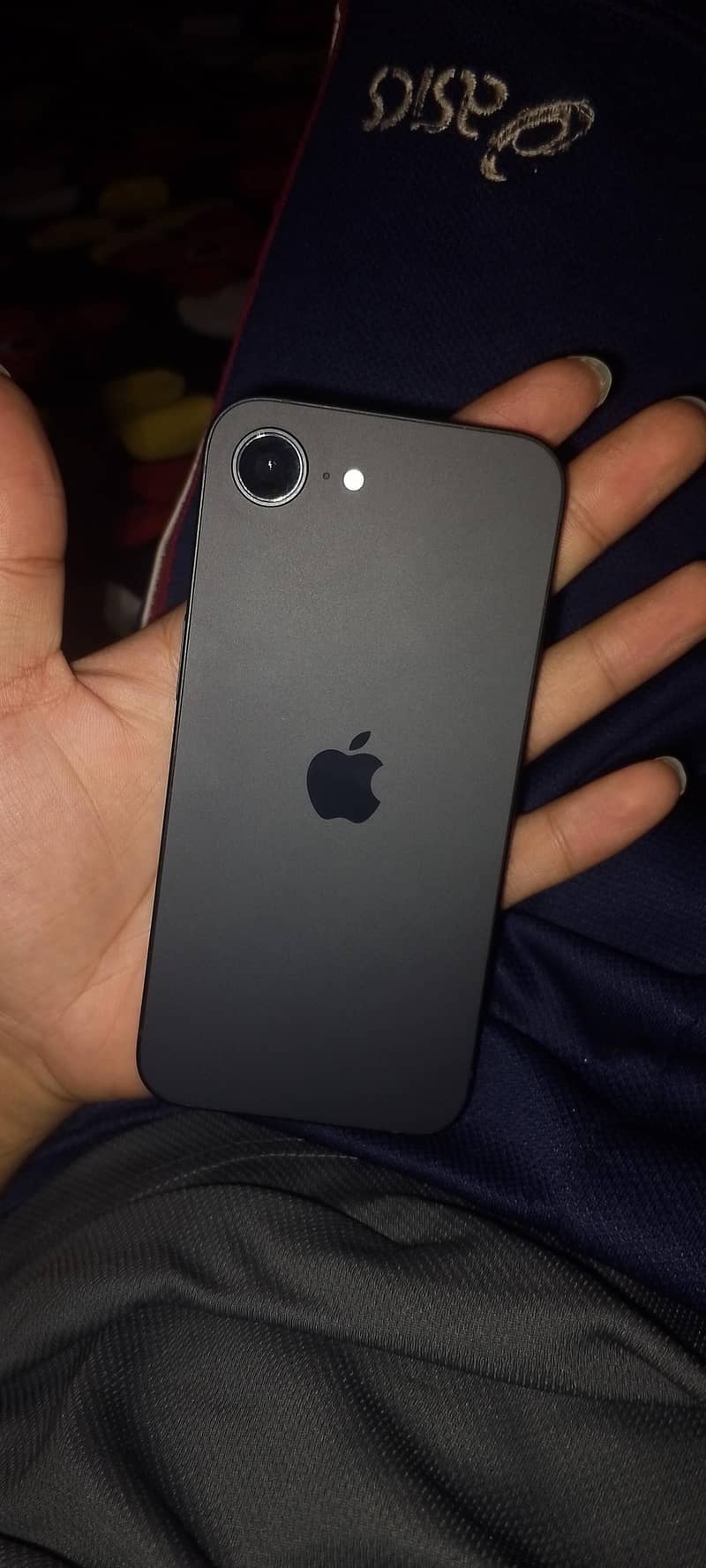Apple iPhone 16e 0