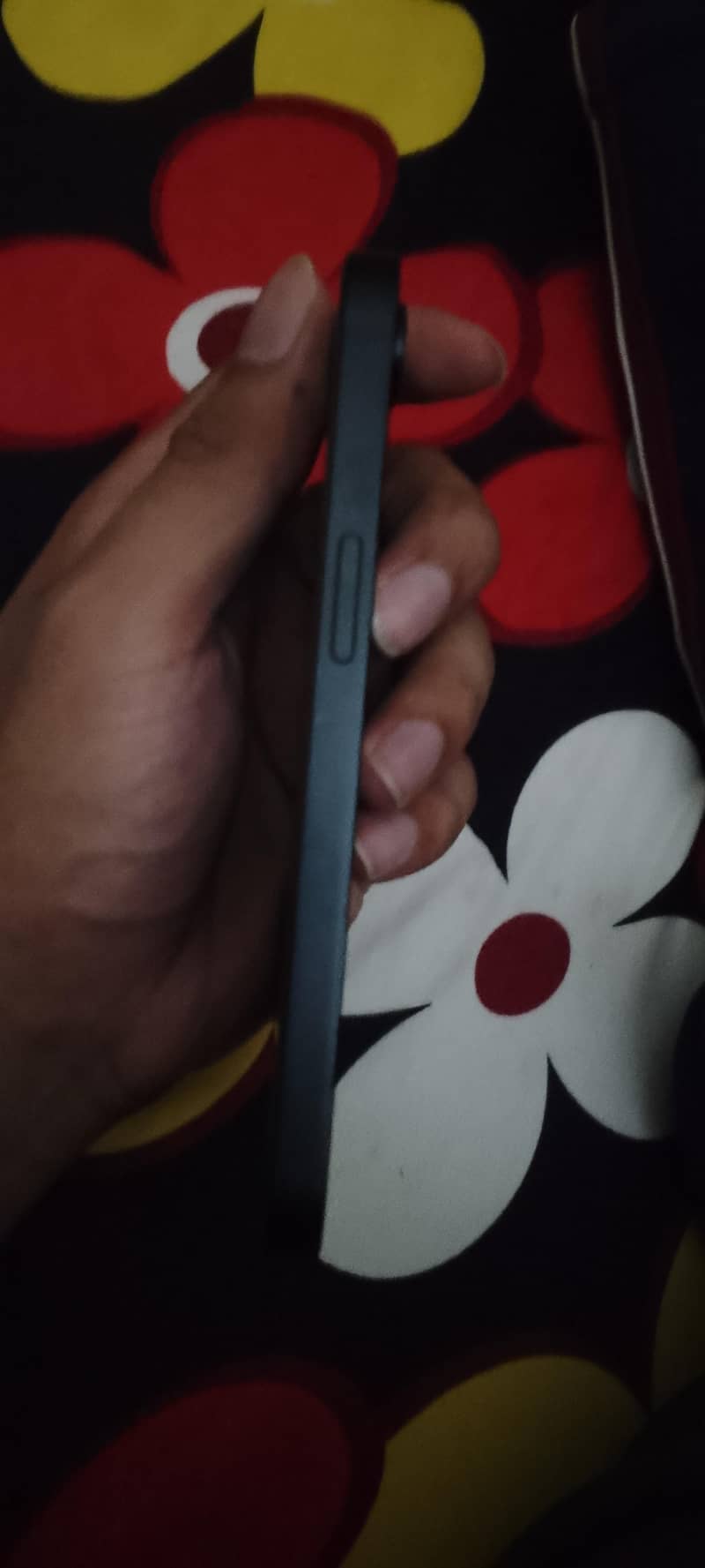 Apple iPhone 16e 2
