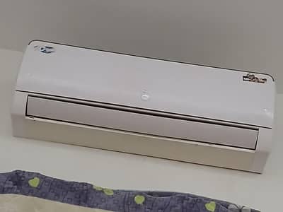 Good condition Ac selling as we are moving