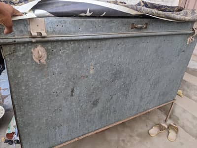 petti trunk used sale with stand