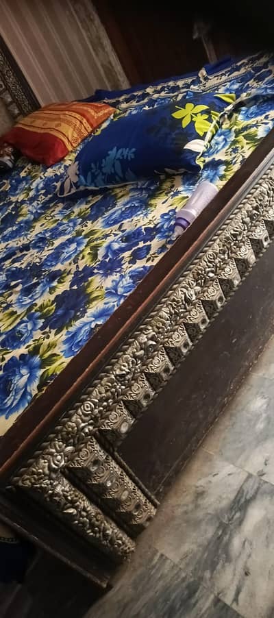 bed and darsing table