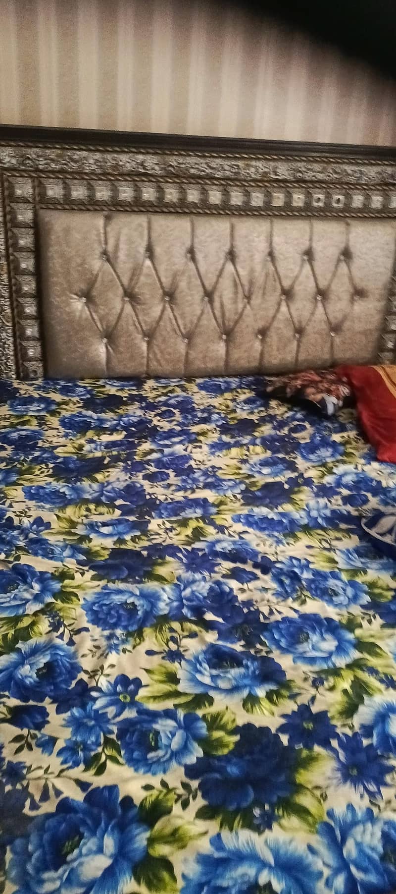 bed and darsing table 1