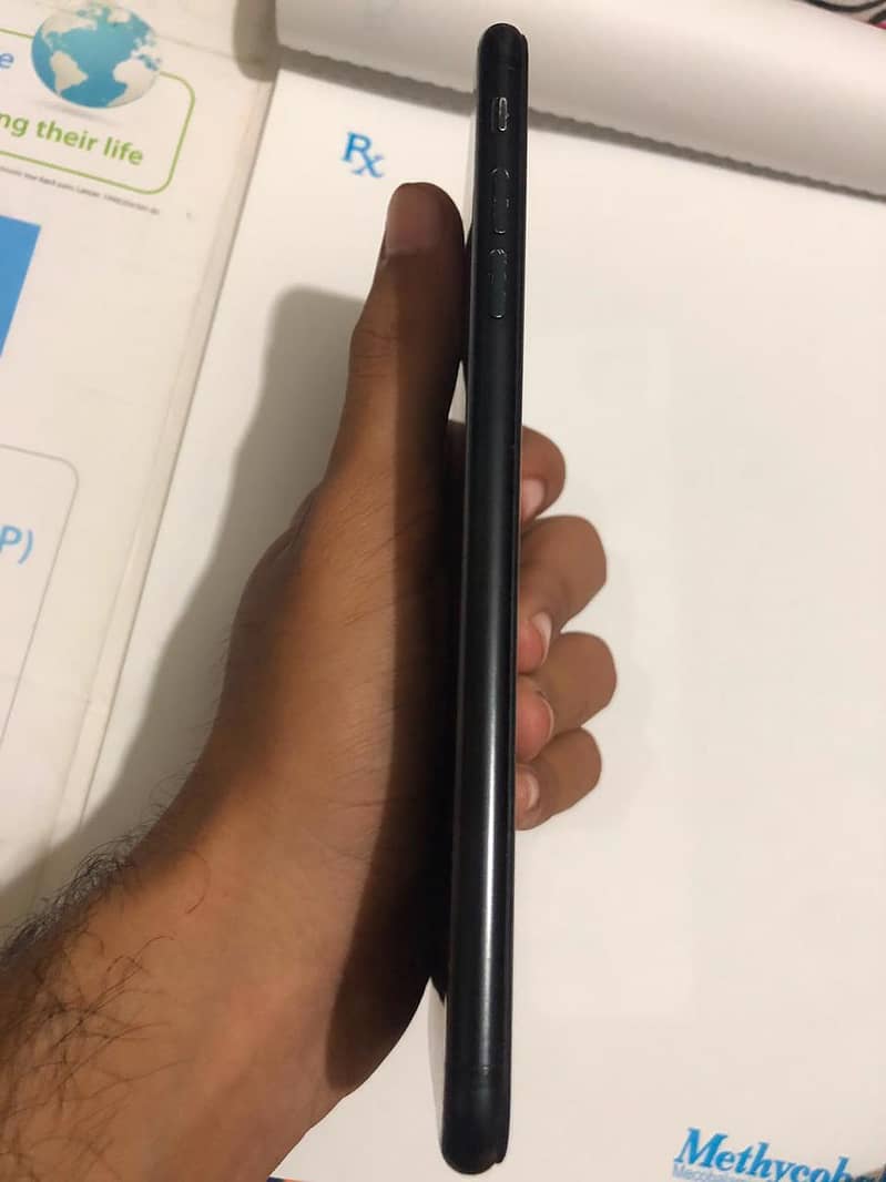 Apple iPhone 7 Plus 2