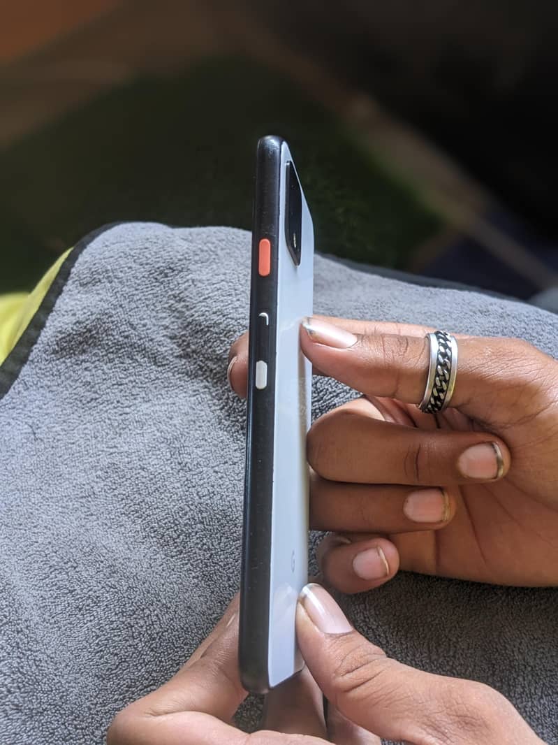 Google Pixel 4 3