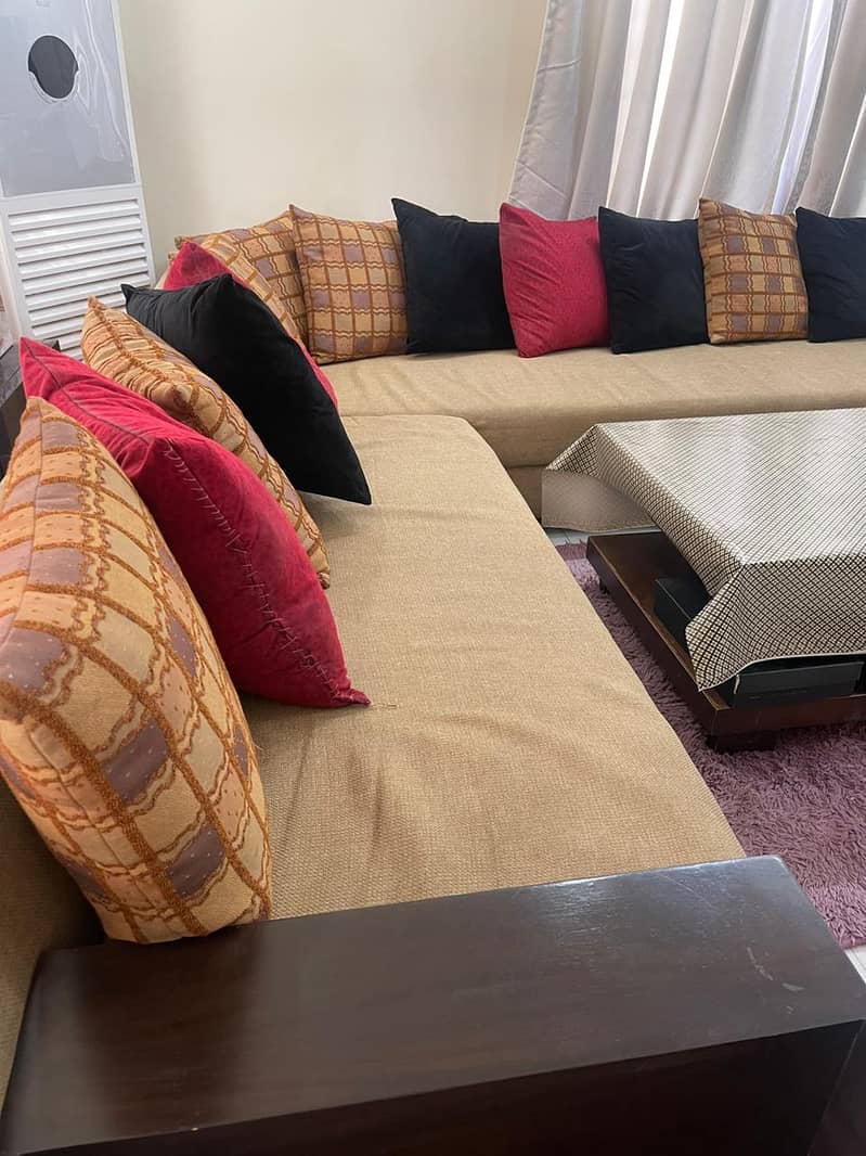 sofa + table 8
