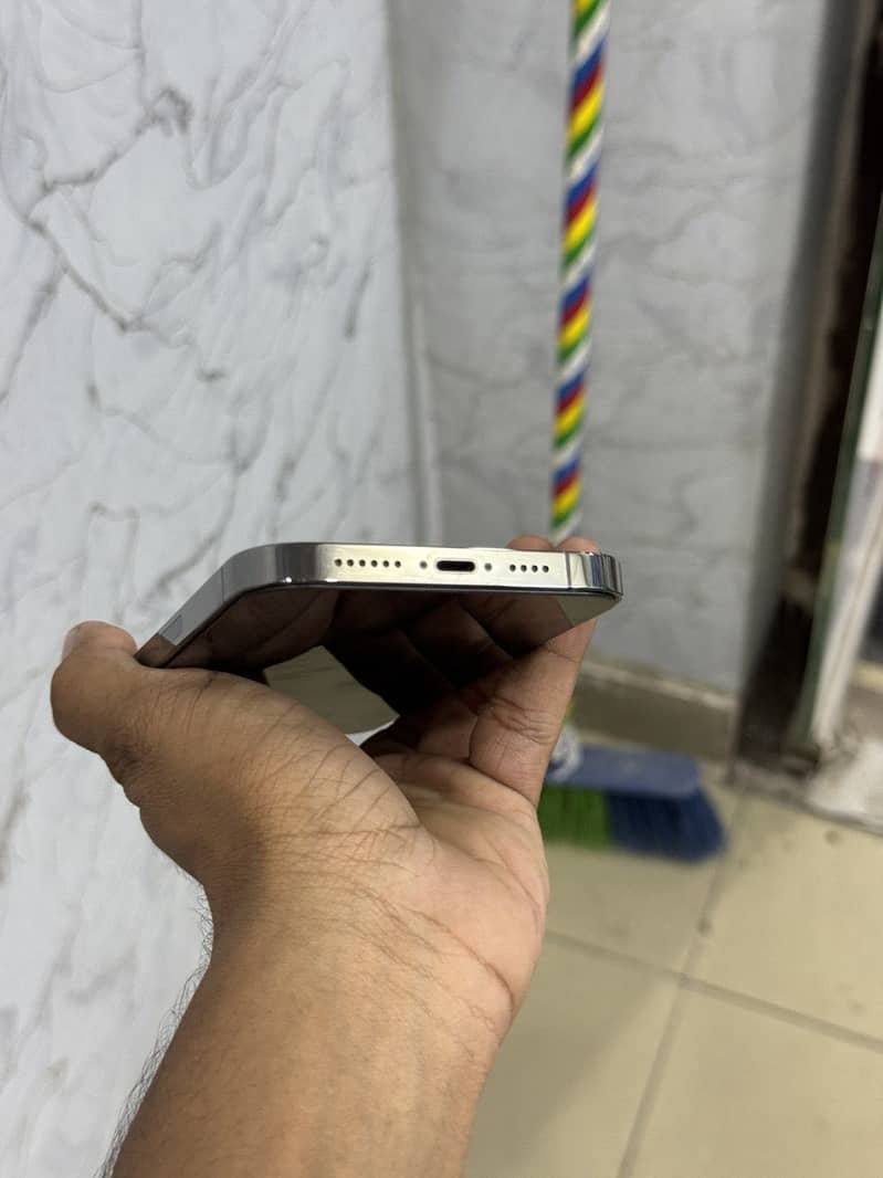 Apple iPhone 13 Pro Max 2