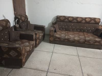 Used 3+1+1 Sofa Set . Urgent sale Rawalpinindi
