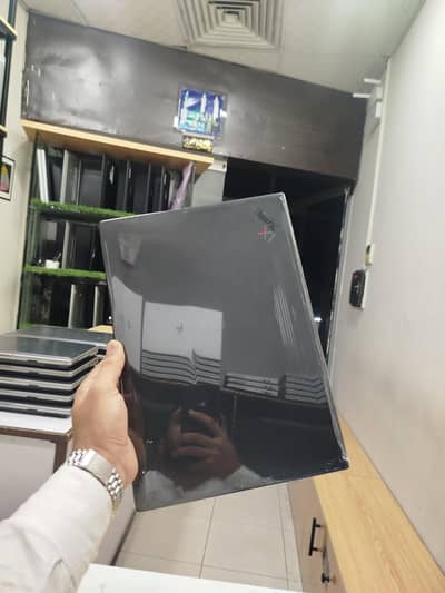 LENOVO X1 Carbon Gen 9| i7-11Th |512gB | 16gb| 14 inch Touch BACKLIGHT