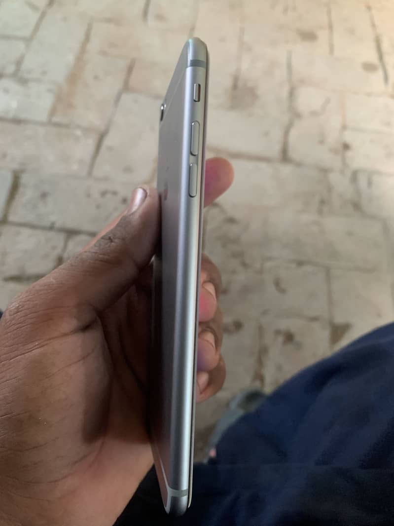 Apple iPhone 6 Plus 0