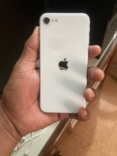 I phone se 2020 all ok but battery sieves pe ha baki all ok ha