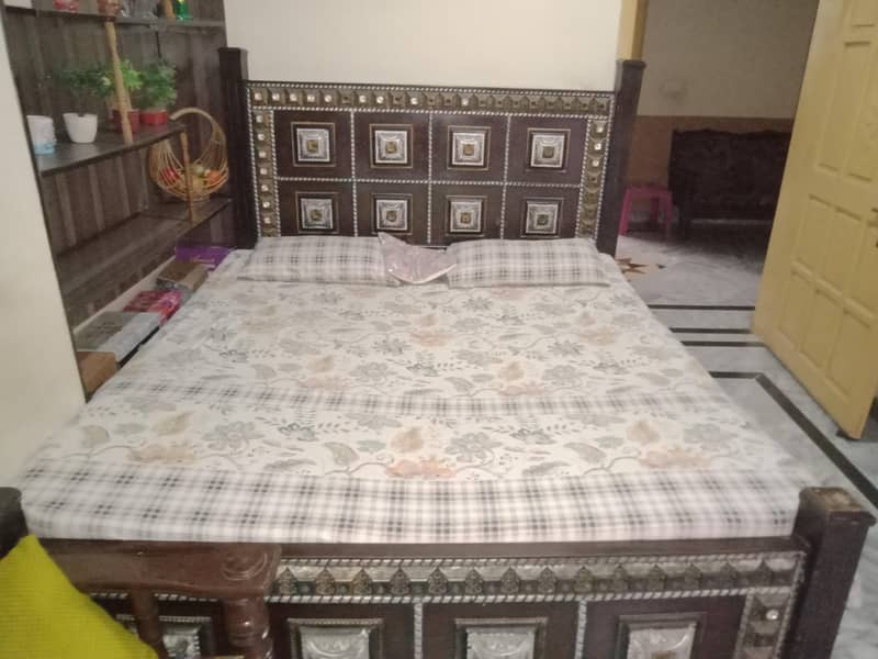bed with side tables 0