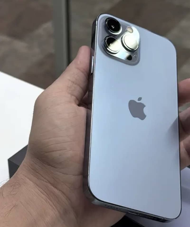 Apple iPhone 13 Pro Max 4