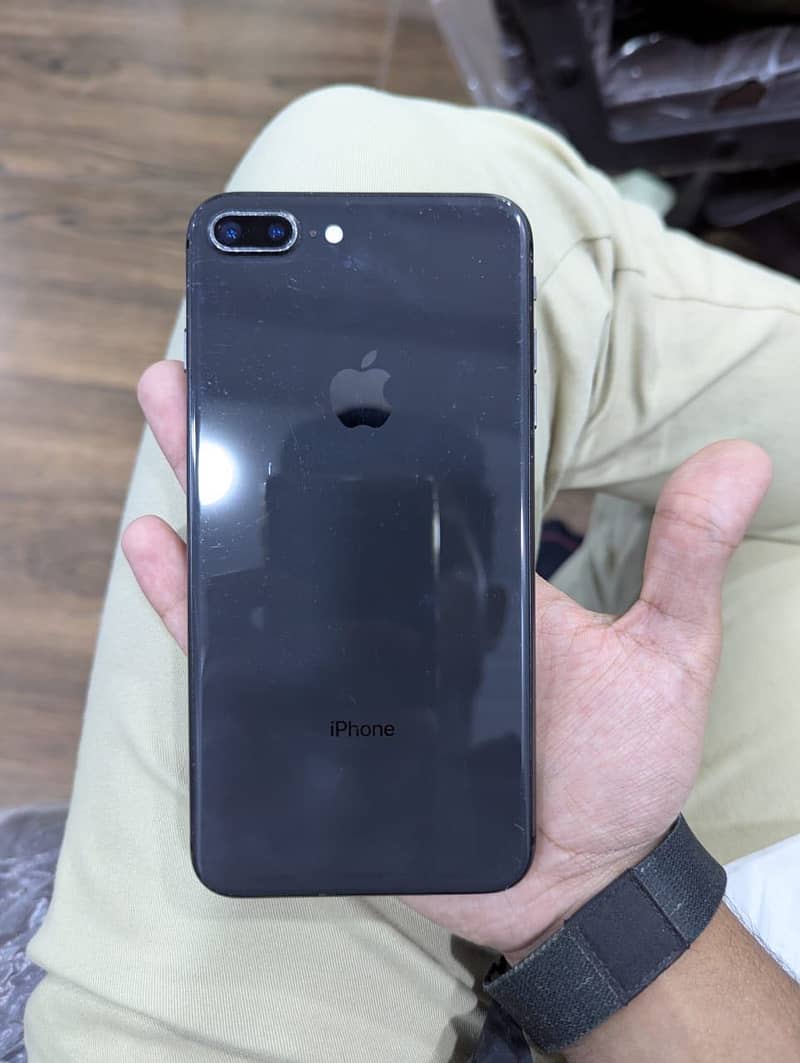 Apple iPhone 8 Plus 1