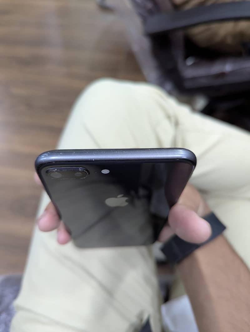 Apple iPhone 8 Plus 3