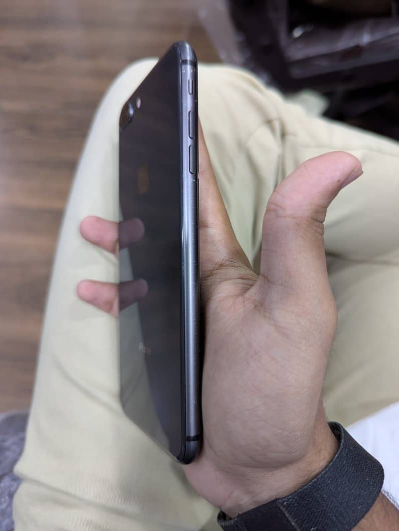 Apple iPhone 8 Plus 4