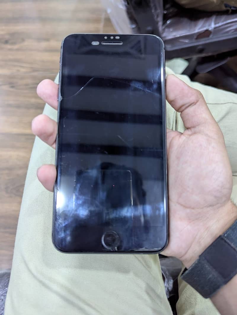 Apple iPhone 8 Plus 5