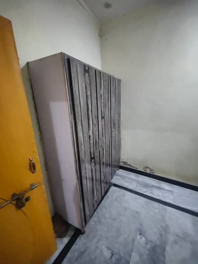 1 bedroom available for small family or only ladies