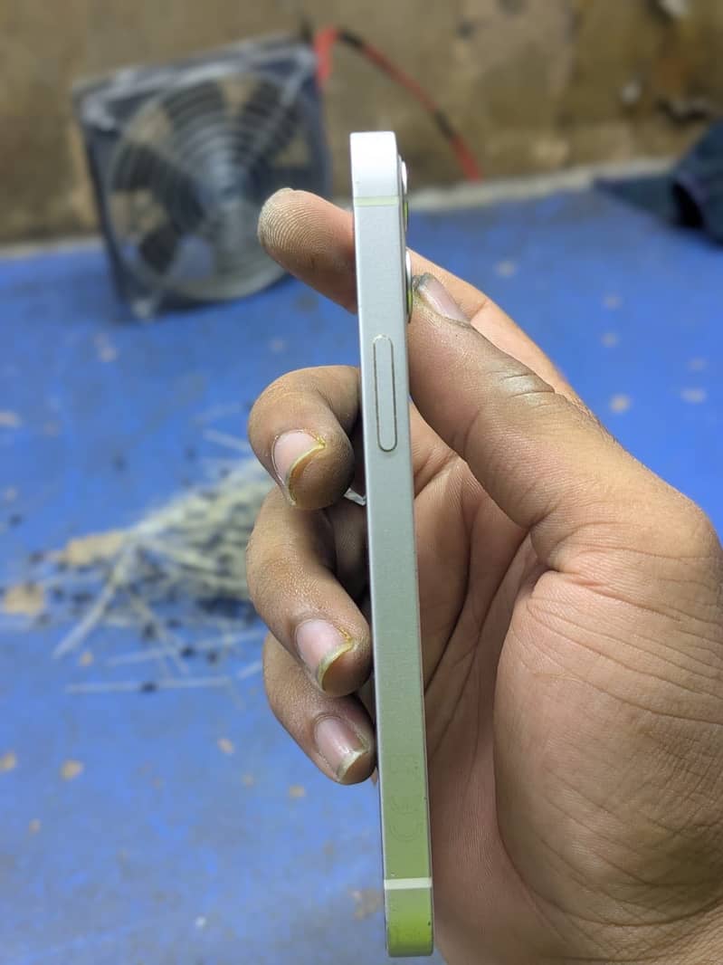 Apple iPhone 12 mini 1