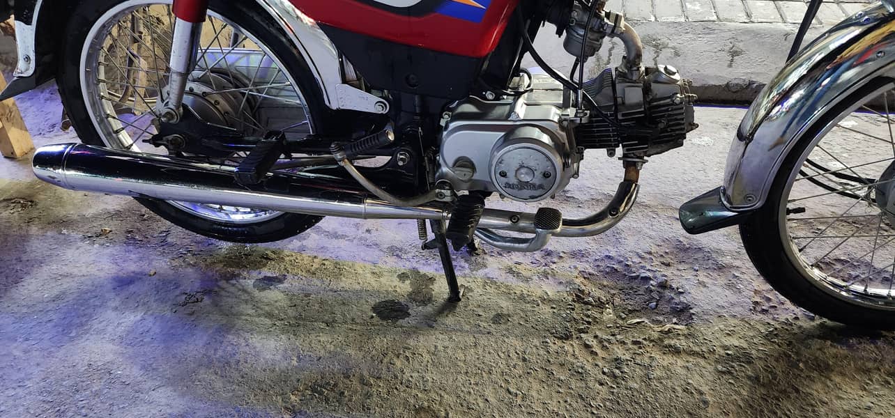 Honda CD70 6