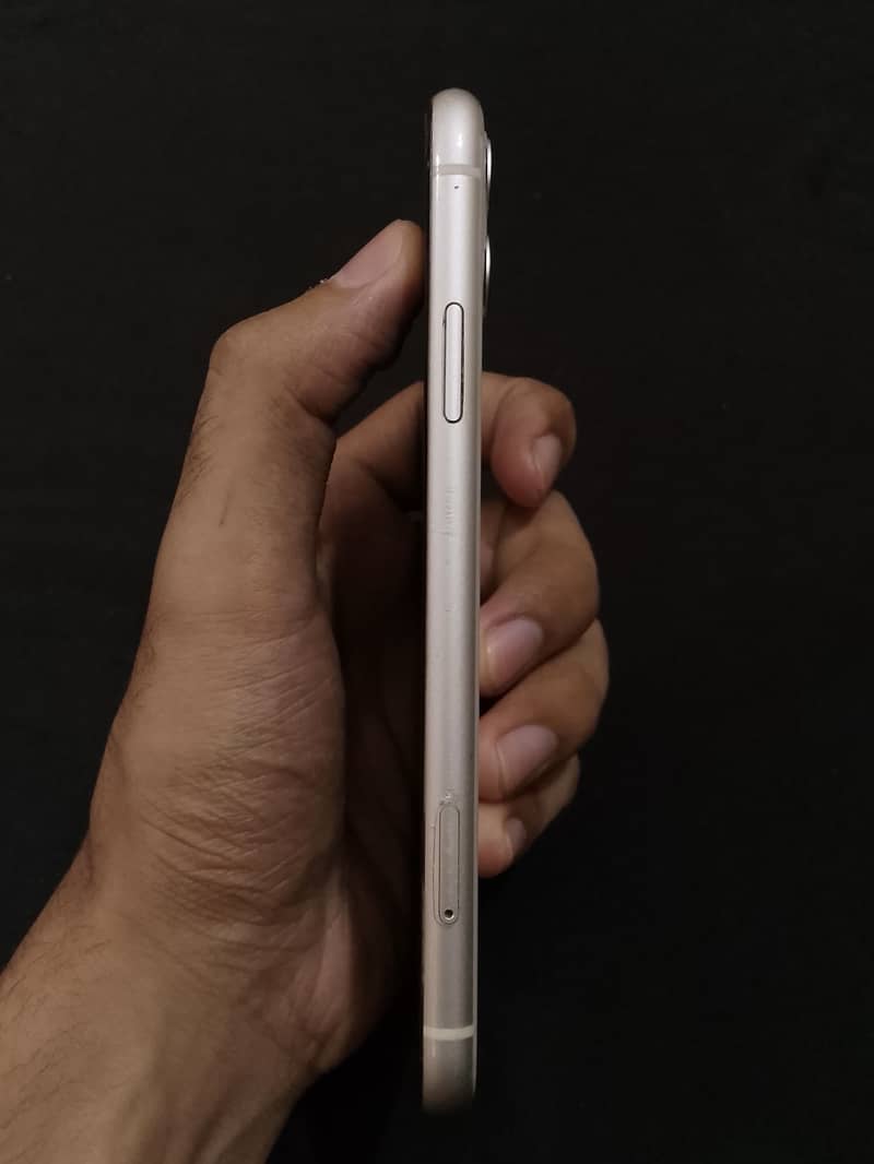 Apple iPhone 11 3