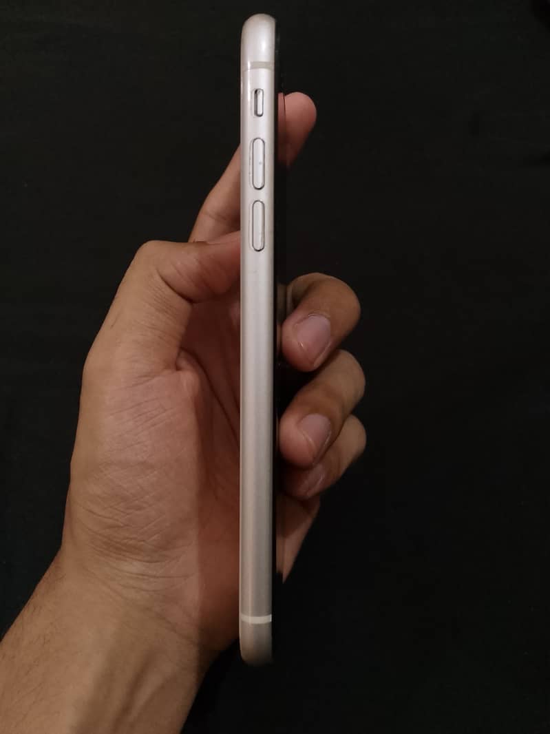 Apple iPhone 11 4