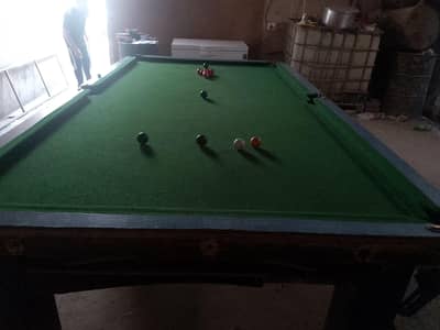 table chlny Wala hai aek side kapray ki new hai