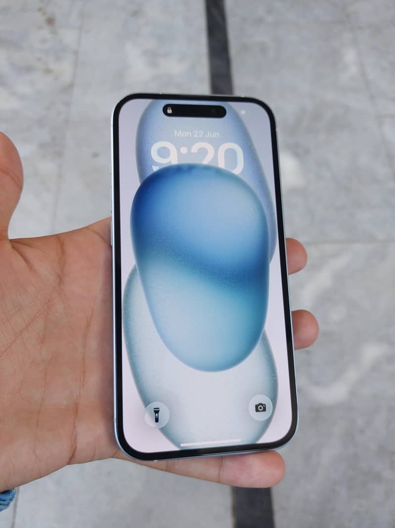 iPhone 15 3
