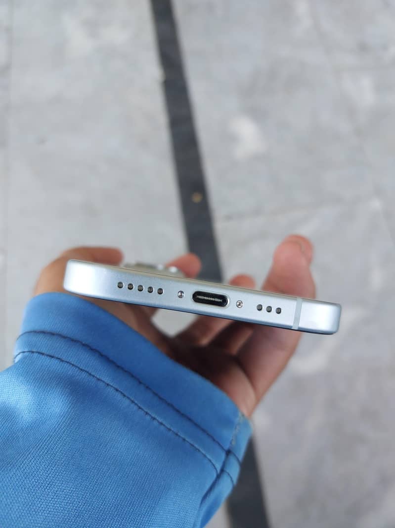 iPhone 15 5