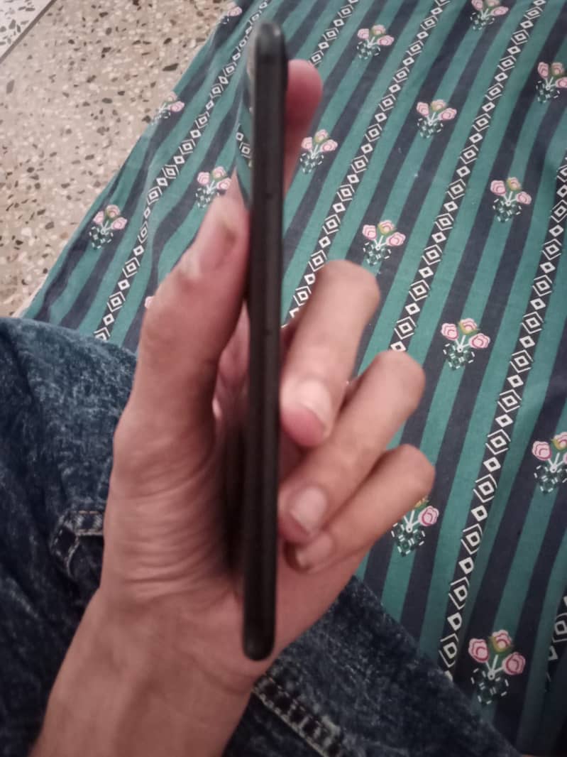 Apple iPhone 7 3