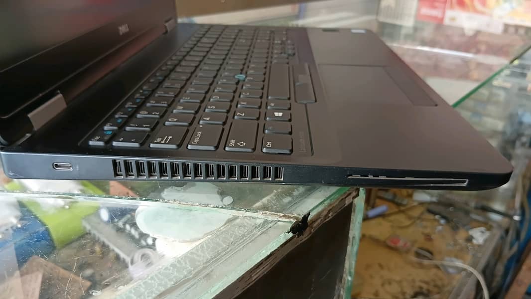 Dell  Latitude E5570 6