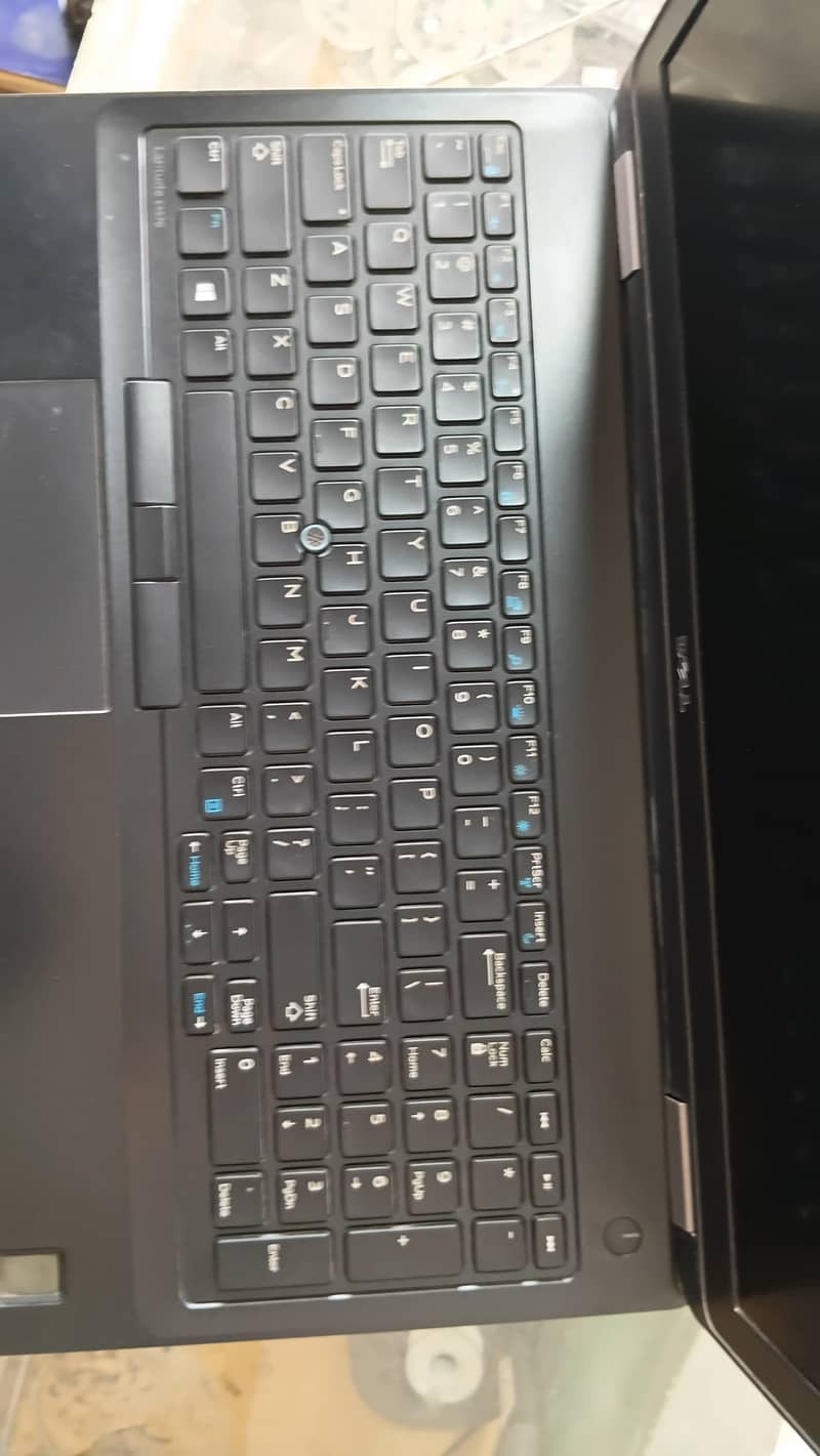 Dell  Latitude E5570 7