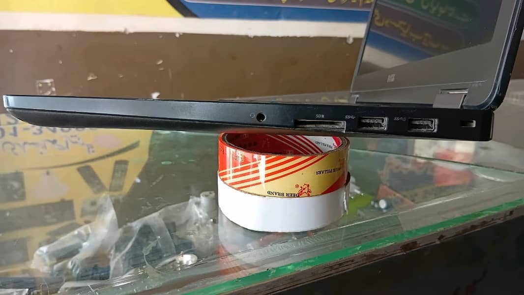 Dell  Latitude E5570 8