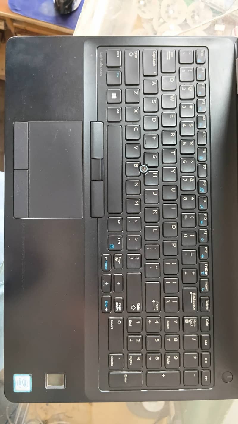 Dell  Latitude E5570 9