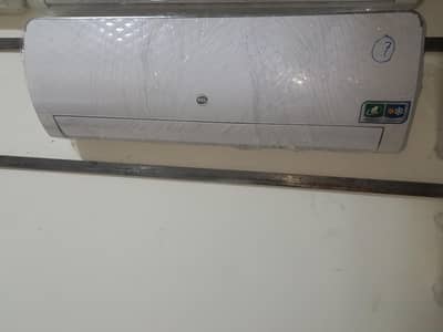 Pel 1.5 ton Dc inverter heat and cool good condition