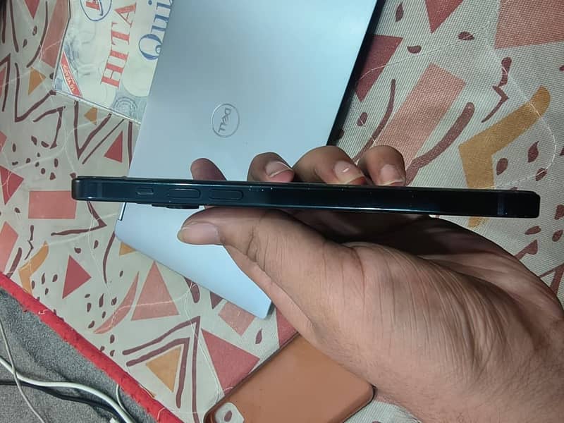 Apple iPhone 15 plus 4