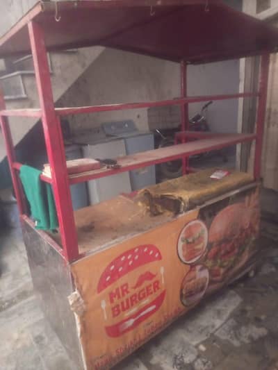 burger. Shawarma counter. . . sath ma 10kg ka salandr mila ga