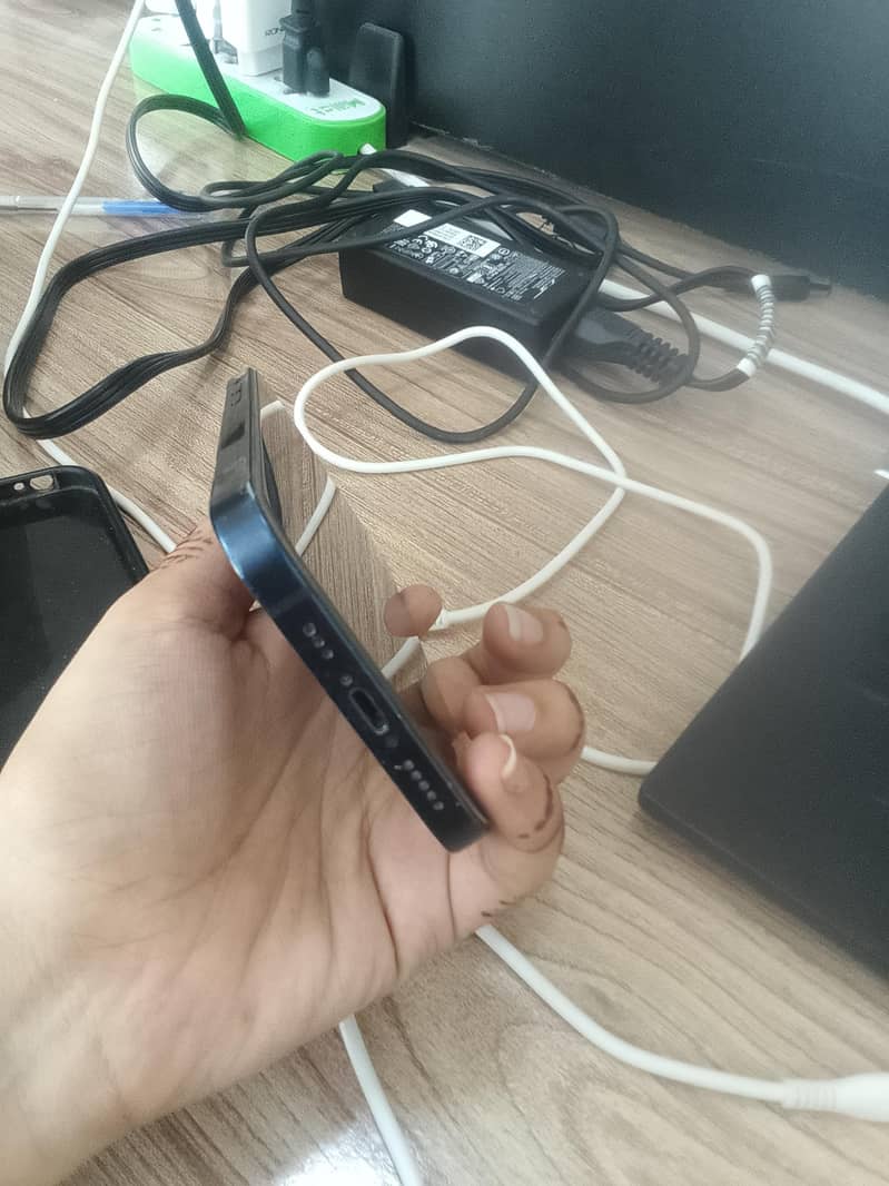 Apple iPhone 12 3